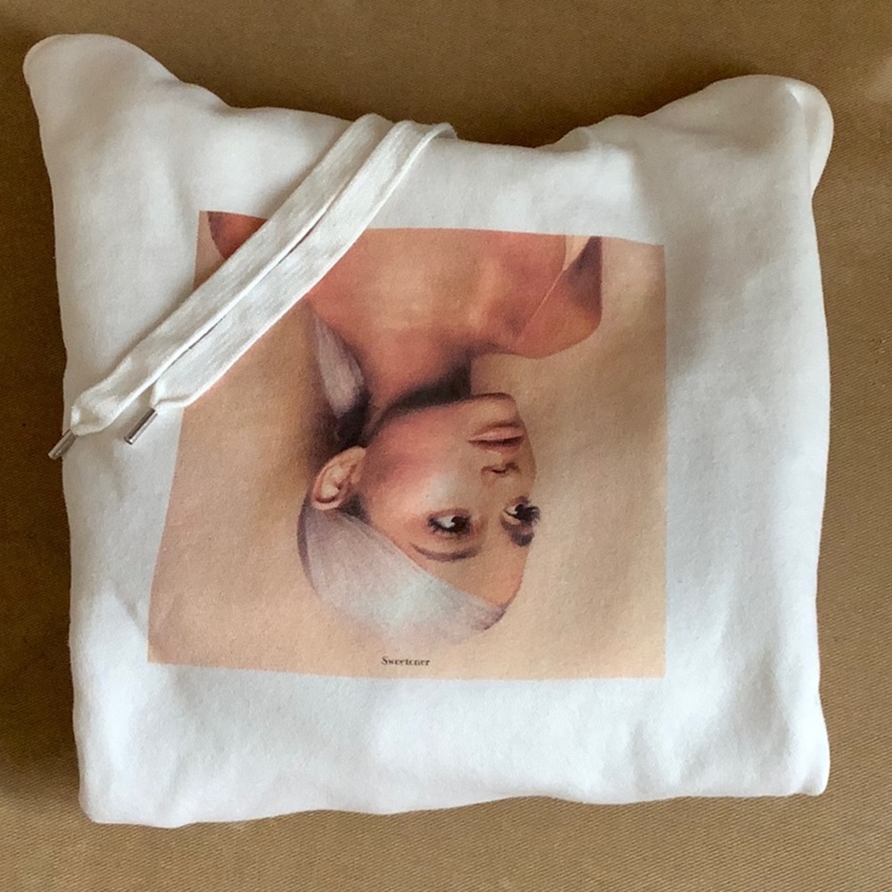 Ariana Grande Sweetener x H&M White Graphic Sweatshirt 2018 - Small